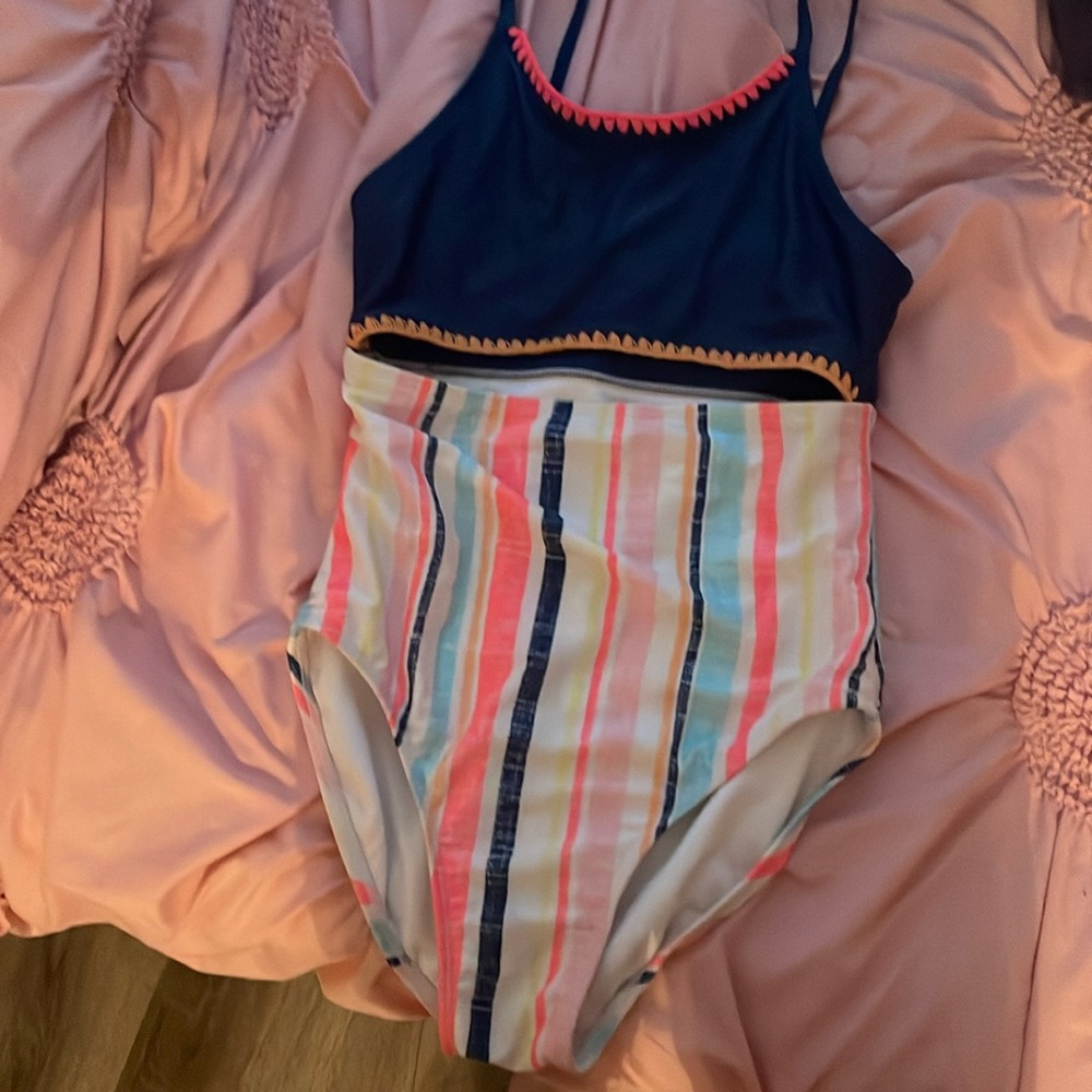 Bright colors, nice fit.